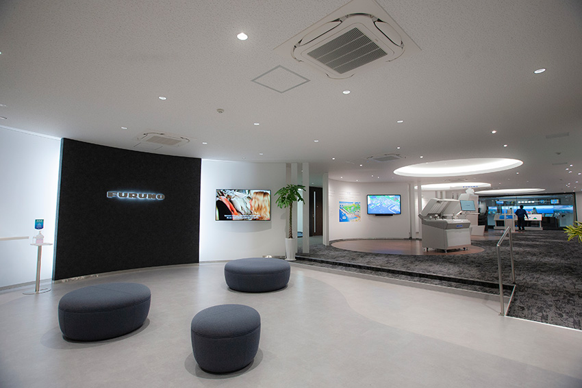 本社本館1F　コミュニケーションブリッジ内、ショールーム