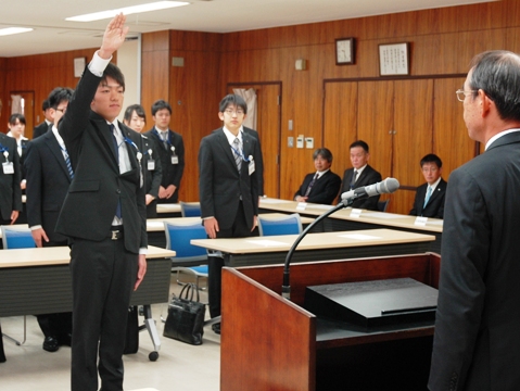 2013年度の新入社員 宣誓風景
